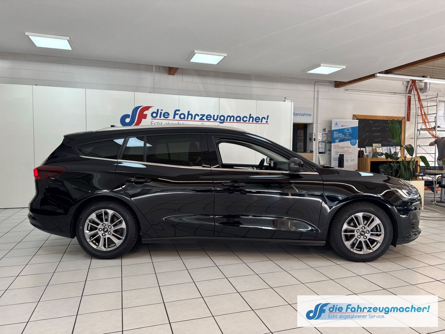 Fahrzeugabbildung Ford Focus Turnier Titanium X Sportpaket Navi Digital