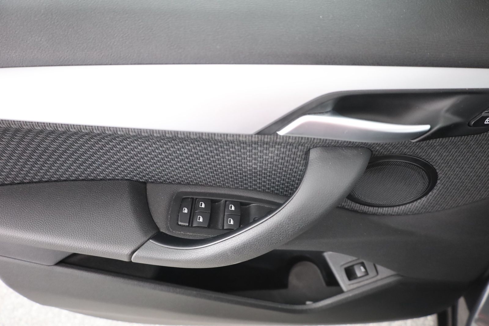 BMW X1 18d sDrive LED Navi Sitzheizung Tempomat PDC foto 23