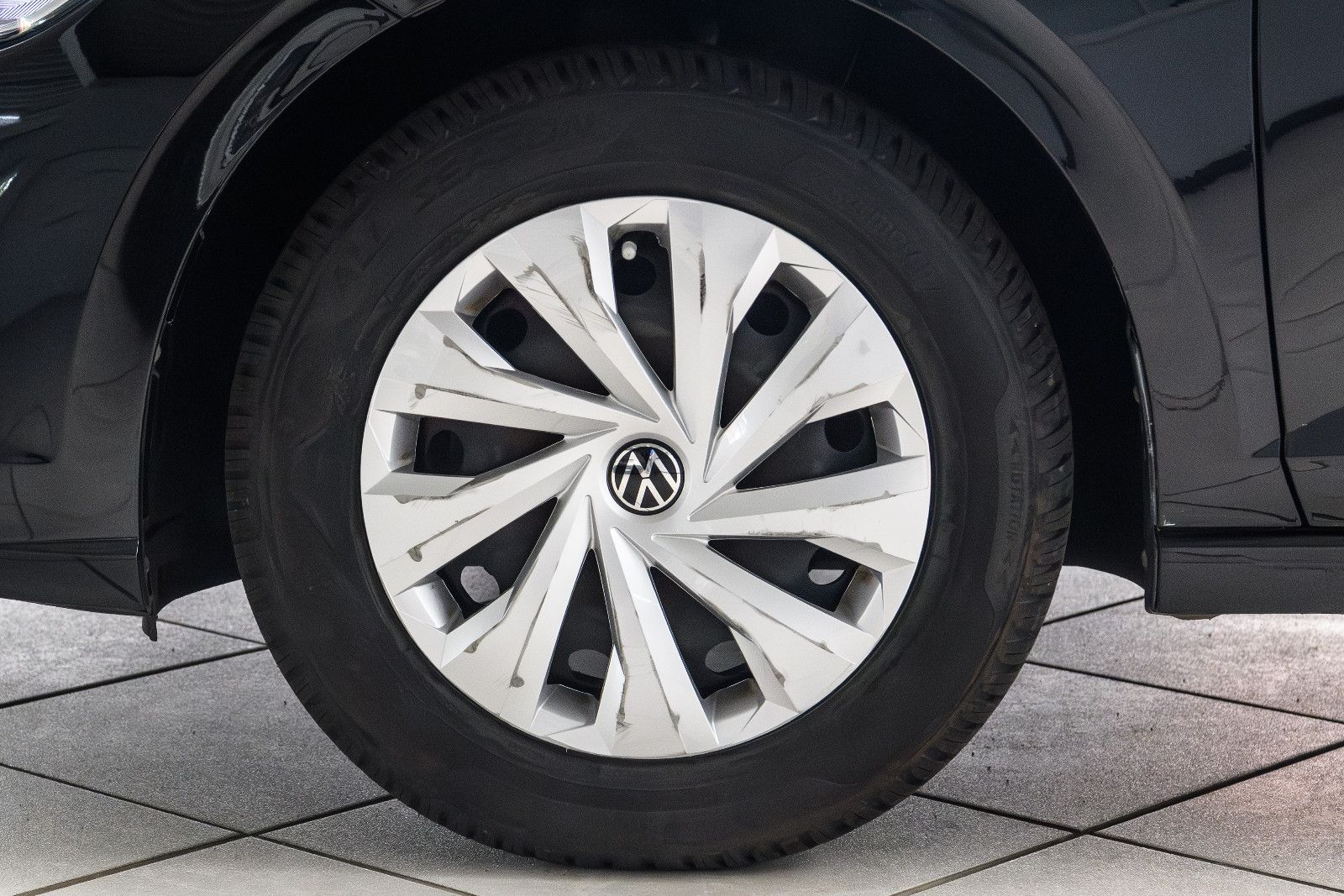 Fahrzeugabbildung Volkswagen Polo VI Life+LED+SHZ+NAVI+GJR+KEYLESS+DAB+AUTOMA