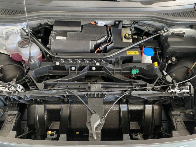 Q4 e-tron AHK+NAVI+HUD+ACC+KAMERA+SHZ