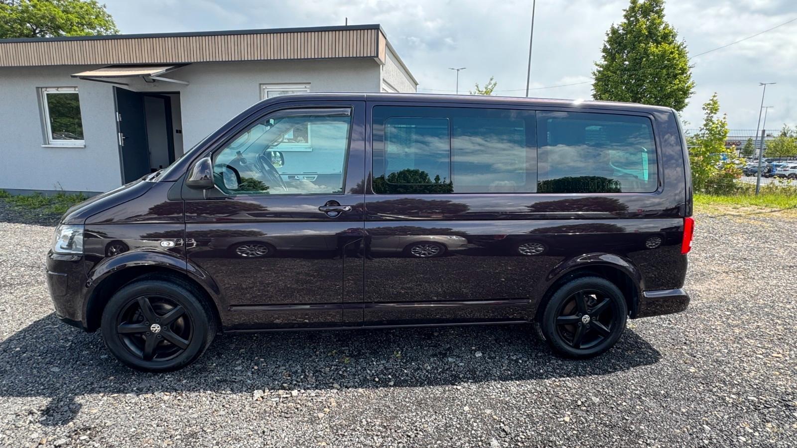 Volkswagen T5 Multivan Scheckheftgepflegt 8-fach bereift