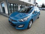 Hyundai i30 cw Trend 1,6 CRDi Klimaautomatik Blau Met. - Hyundai i30 aus 2012 mit Diesel-Antrieb: Kombi