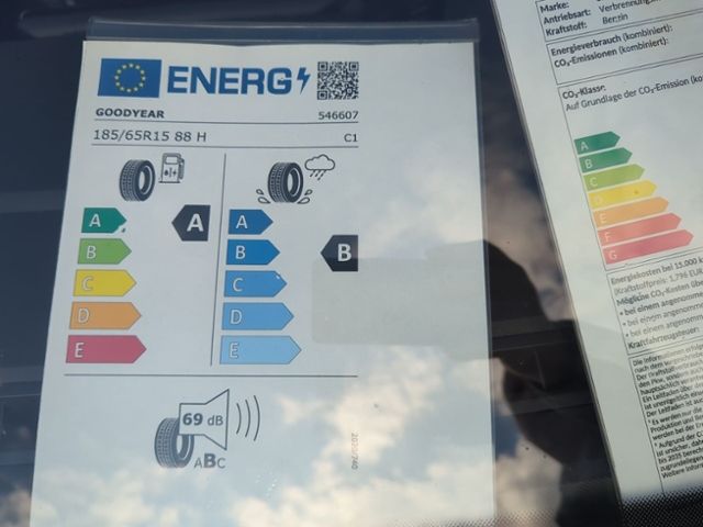 Fahrzeugabbildung SKODA Fabia 1.0 MPI Essence KLIMA SITZHZG PDC