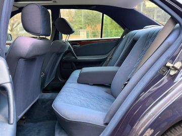Mercedes E 320 - 7