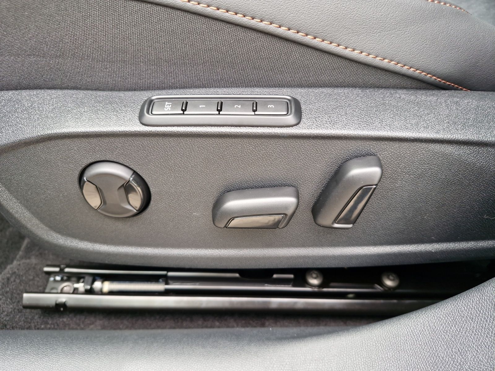 Fahrzeugabbildung CUPRA Formentor VZ Tribe Edition 2.0 TSI 4Drive DSG AK