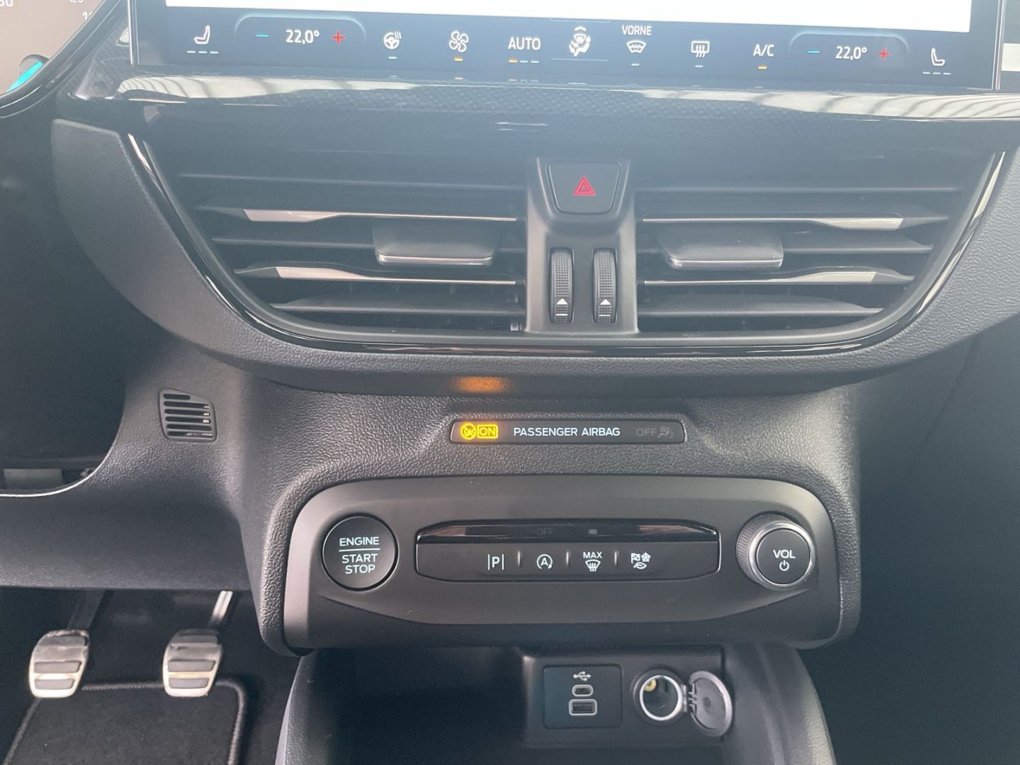 Fahrzeugabbildung Ford Focus Turnier ST-Line Navi LED ACC Winter-Paket,
