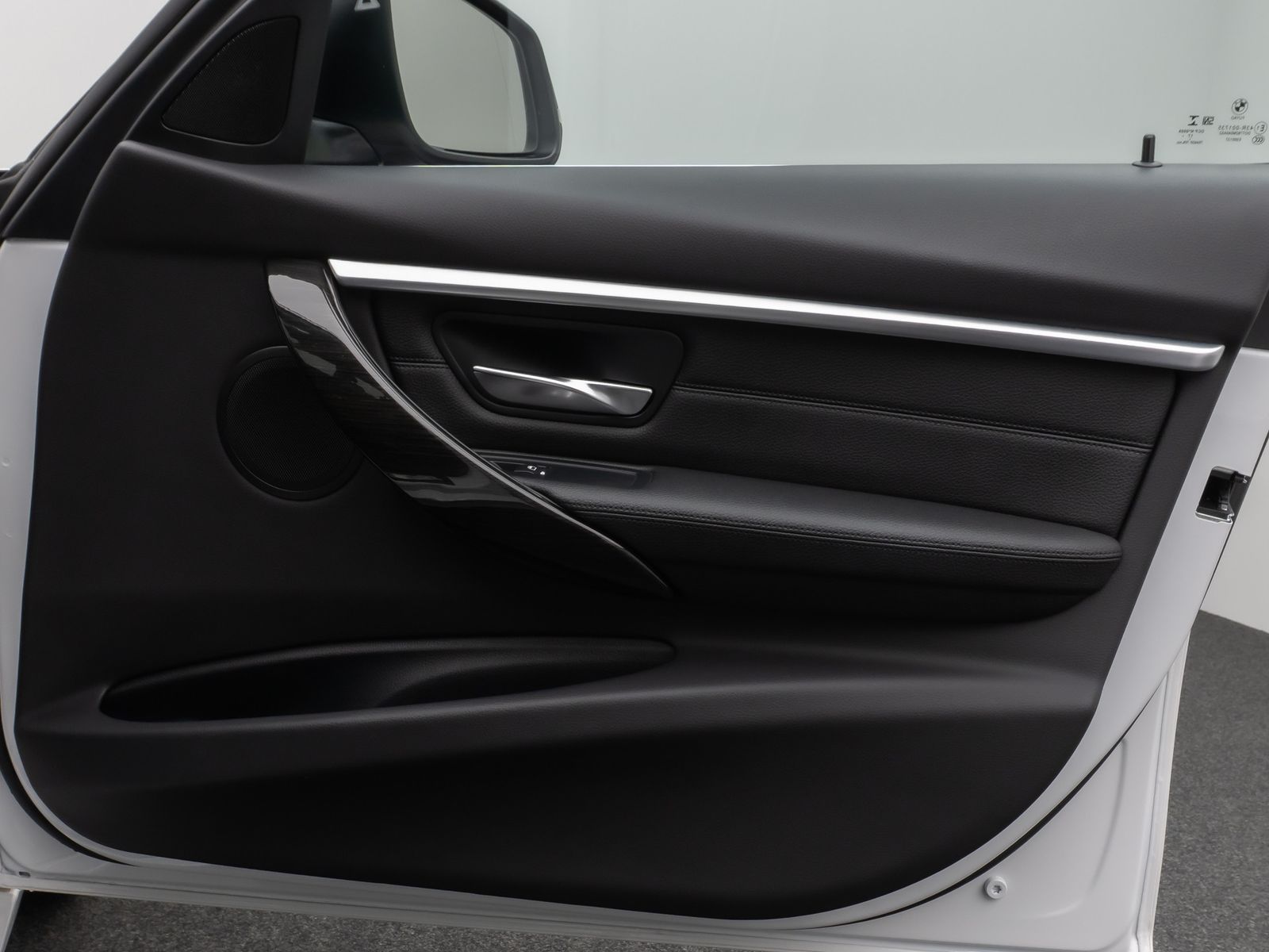 Fahrzeugabbildung BMW 320d Luxury Line Kamera HUD HiFi Stop&Go Komfort