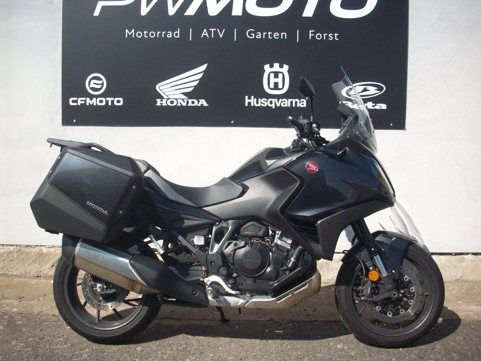 Honda NT1100 aus erster Hand mit Seitenkoffern