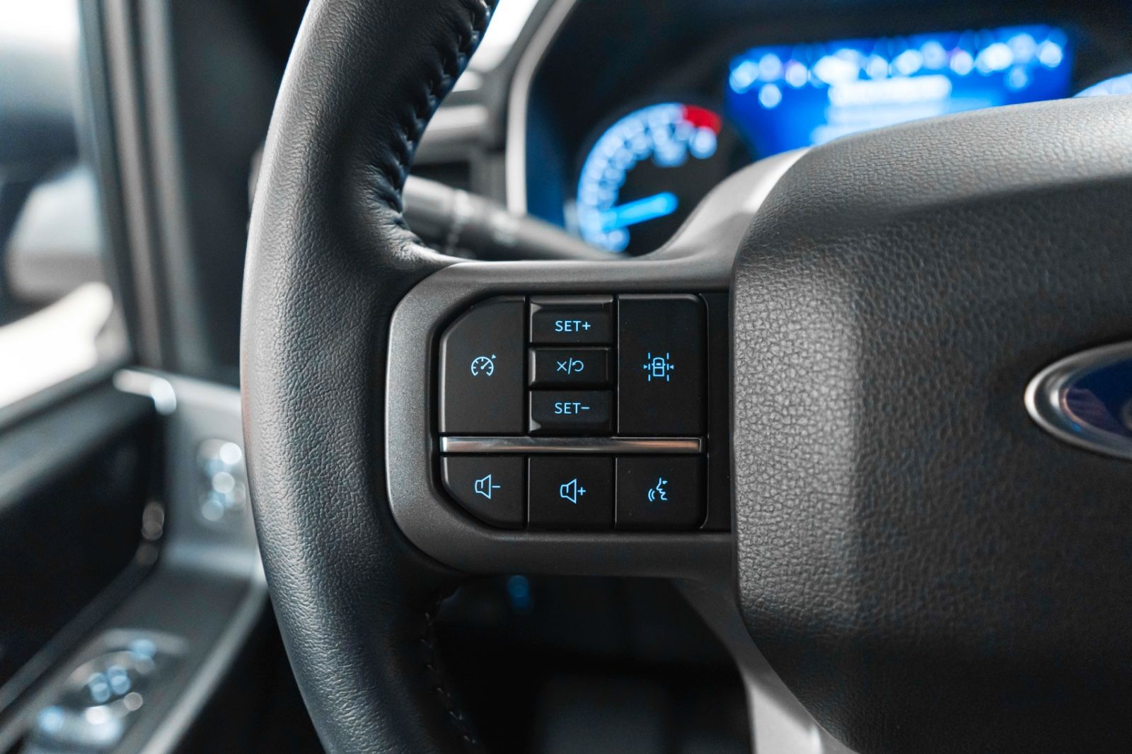 Fahrzeugabbildung Ford F 150 5.0L XLT KAM CARPLAY TOTW NAV  LED