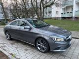 Mercedes-Benz CLA 180 Auto/selbst parkende System / Panorama D - Mercedes-Benz Sel