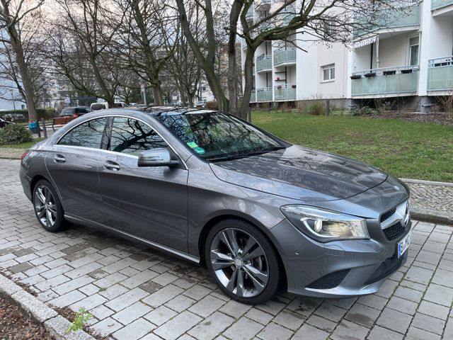 MERCEDES-BENZ CLA 180 Auto/selbst parkende System / Panorama D