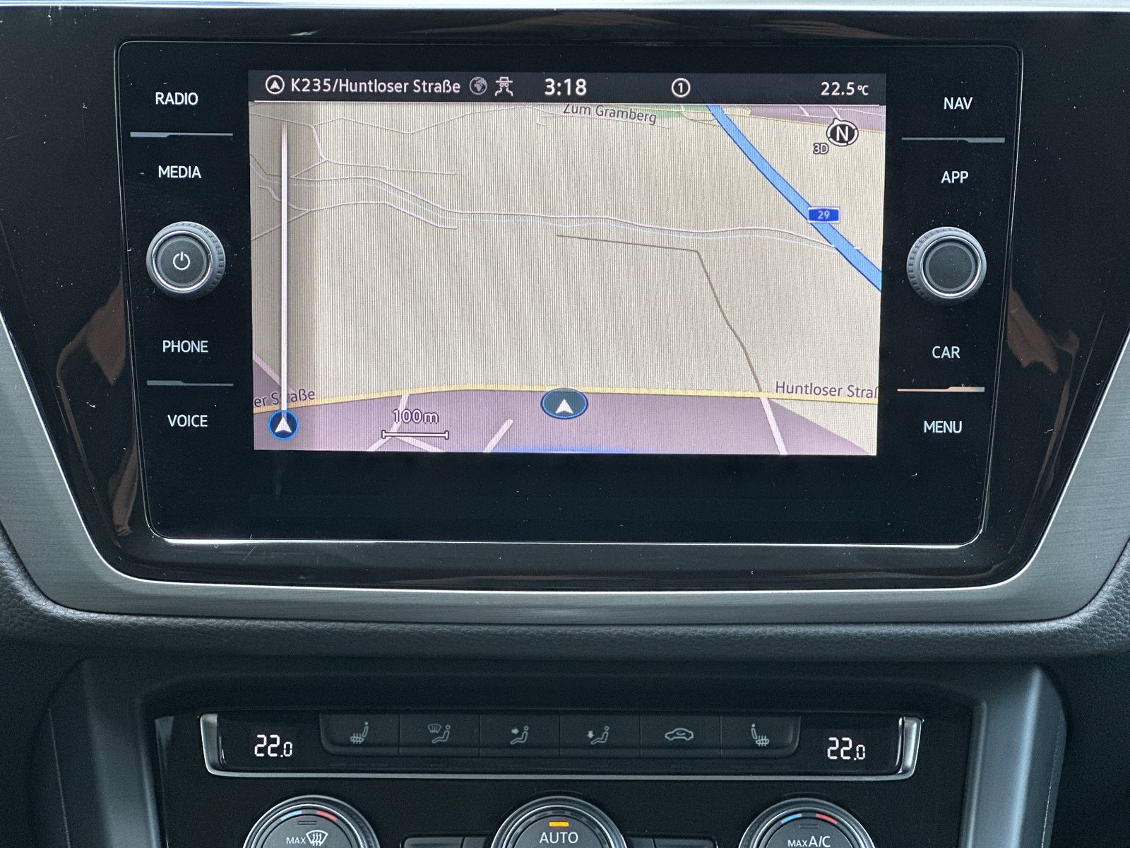 Fahrzeugabbildung Volkswagen Touran 2.0 TDI DSG Comfortline NAV+ACC+KAMERA+PP
