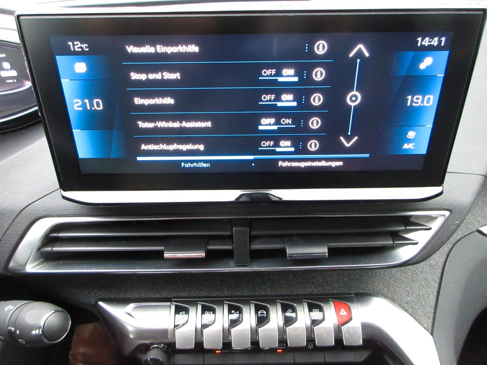 Fahrzeugabbildung Peugeot 5008 Allure Pack 1.5D LED/NAVI/AHK/PDC/R´CAM