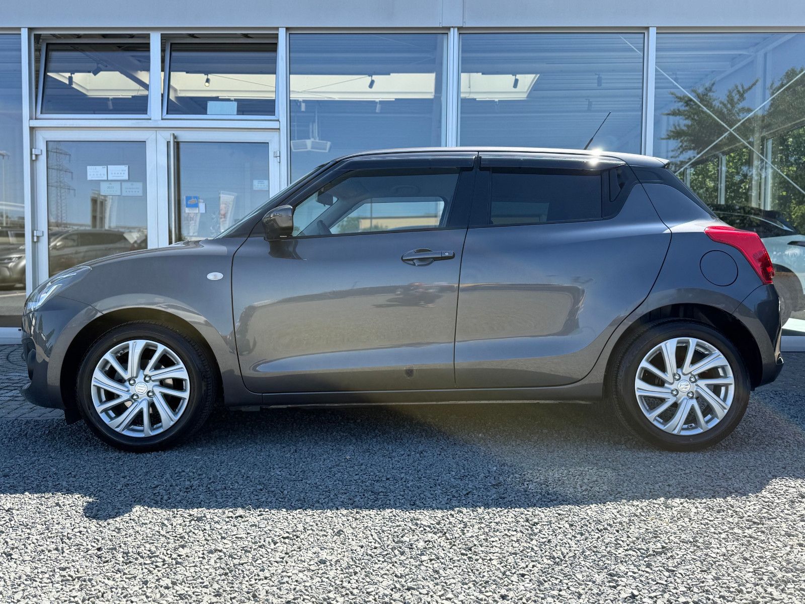 Suzuki Swift 1.2 DUALJET HYBRID Comfort CVT imagem 3