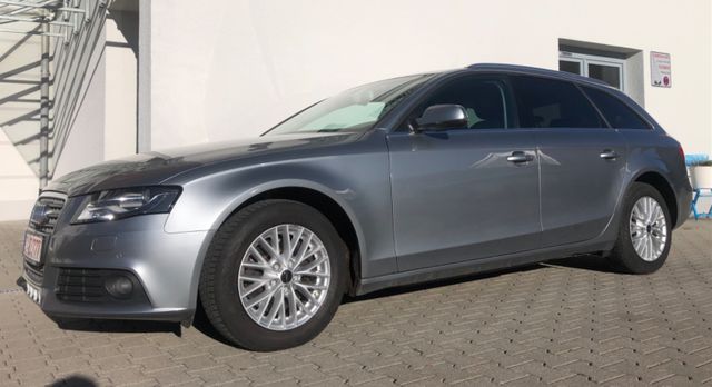 Audi A4 2.0TDI AUT SPORTSITZE XENON+ KAMERA TÜV 01/27