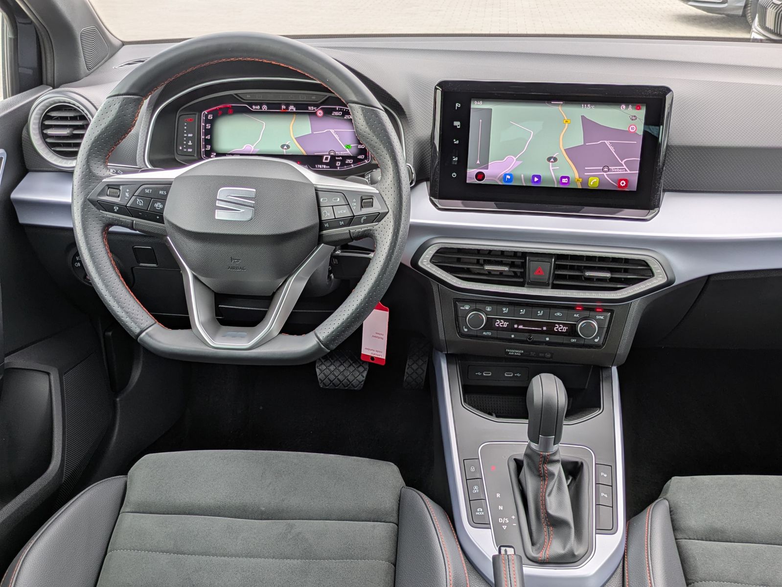 Fahrzeugabbildung SEAT Arona 1.0 TSI FR DSG AHK*ACC*LED*APP*DAB*KAMERA