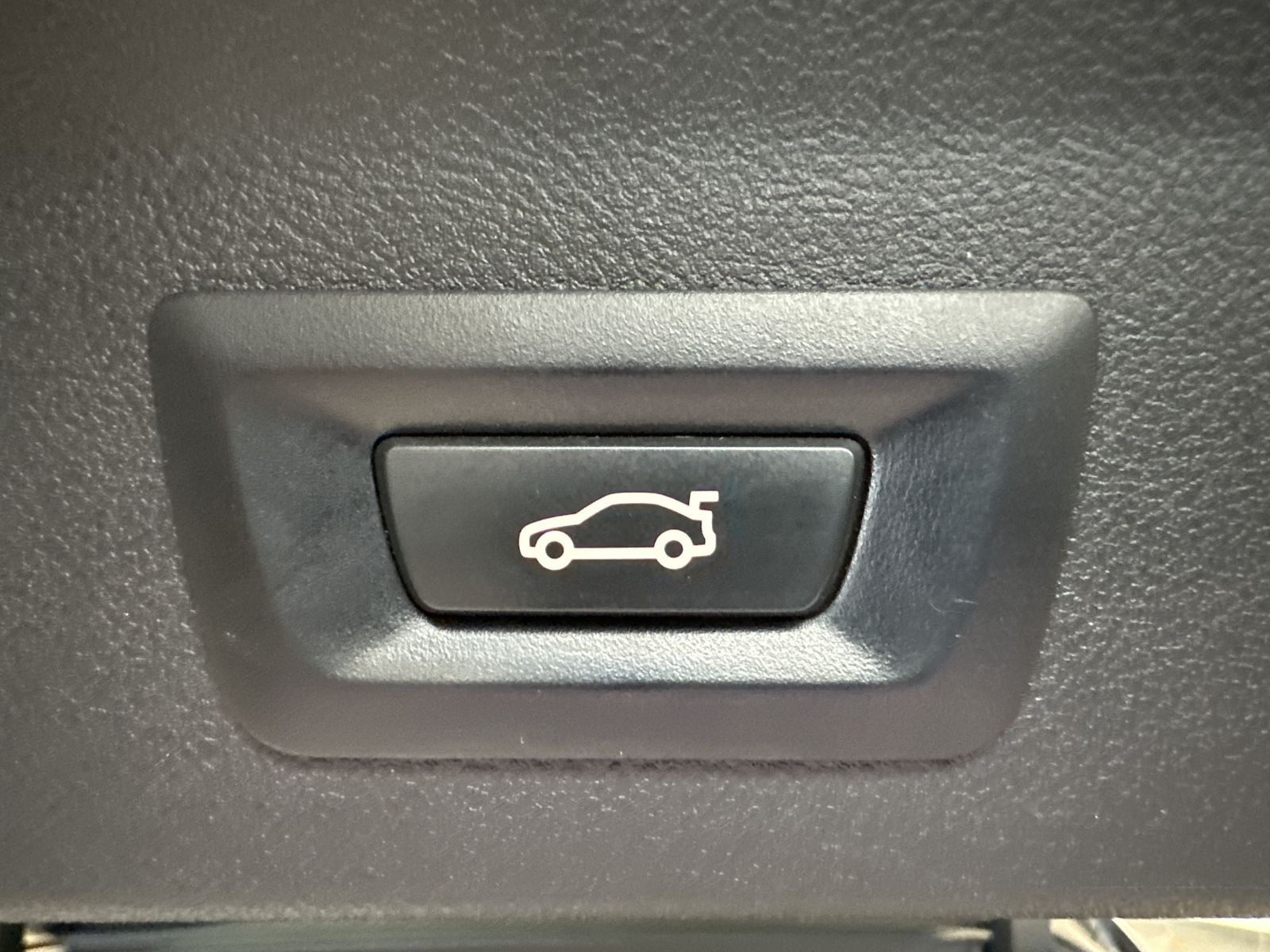 Fahrzeugabbildung BMW X3 xDrive20i M-Sport NAV+LED+PANO+HIFI+19ZO+1HD