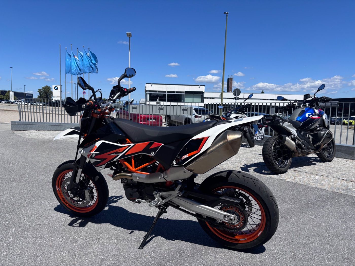 Fahrzeugabbildung KTM 690 SMC-R LC4, Kurzer Kennzeichenhalter,