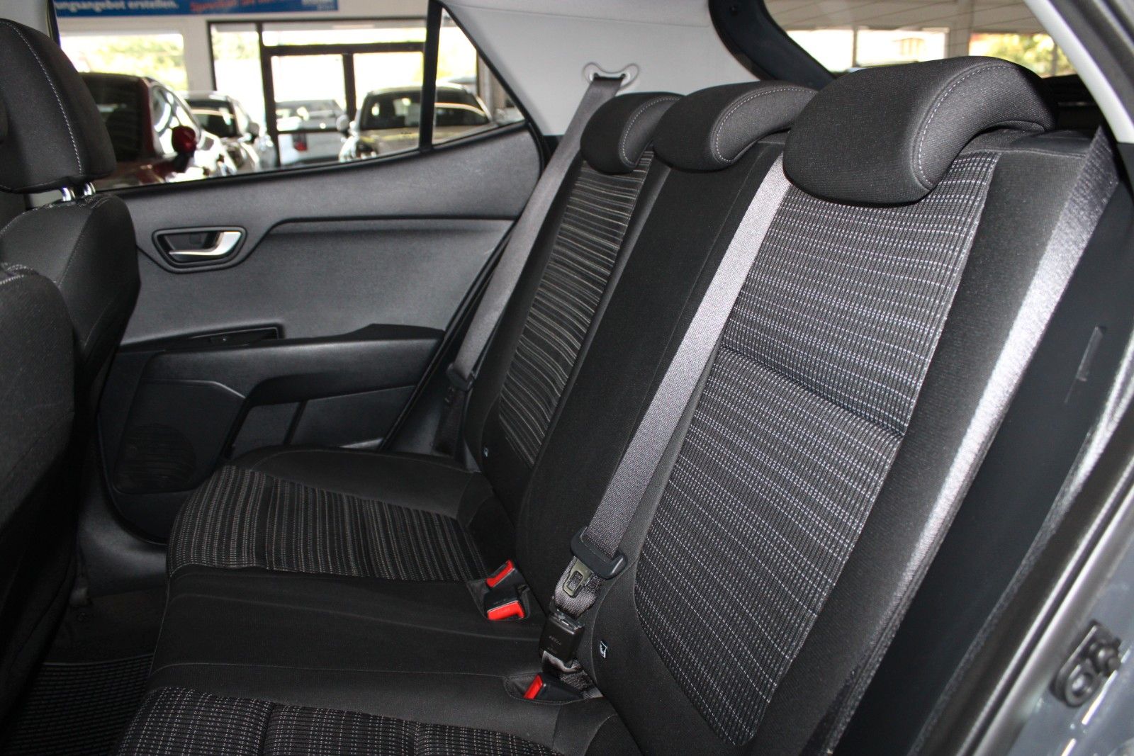 Fahrzeugabbildung Kia Stonic KLIMAAUTO Kamera PDC DAB SHZ LHZ 1.Hand