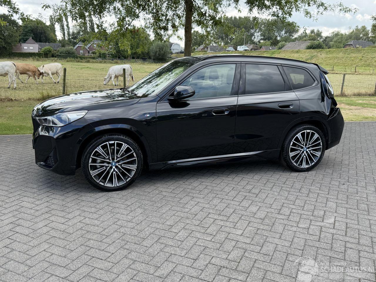 BMW iX1 30 Xdrive M Sport / Automaat / Leer / Panora