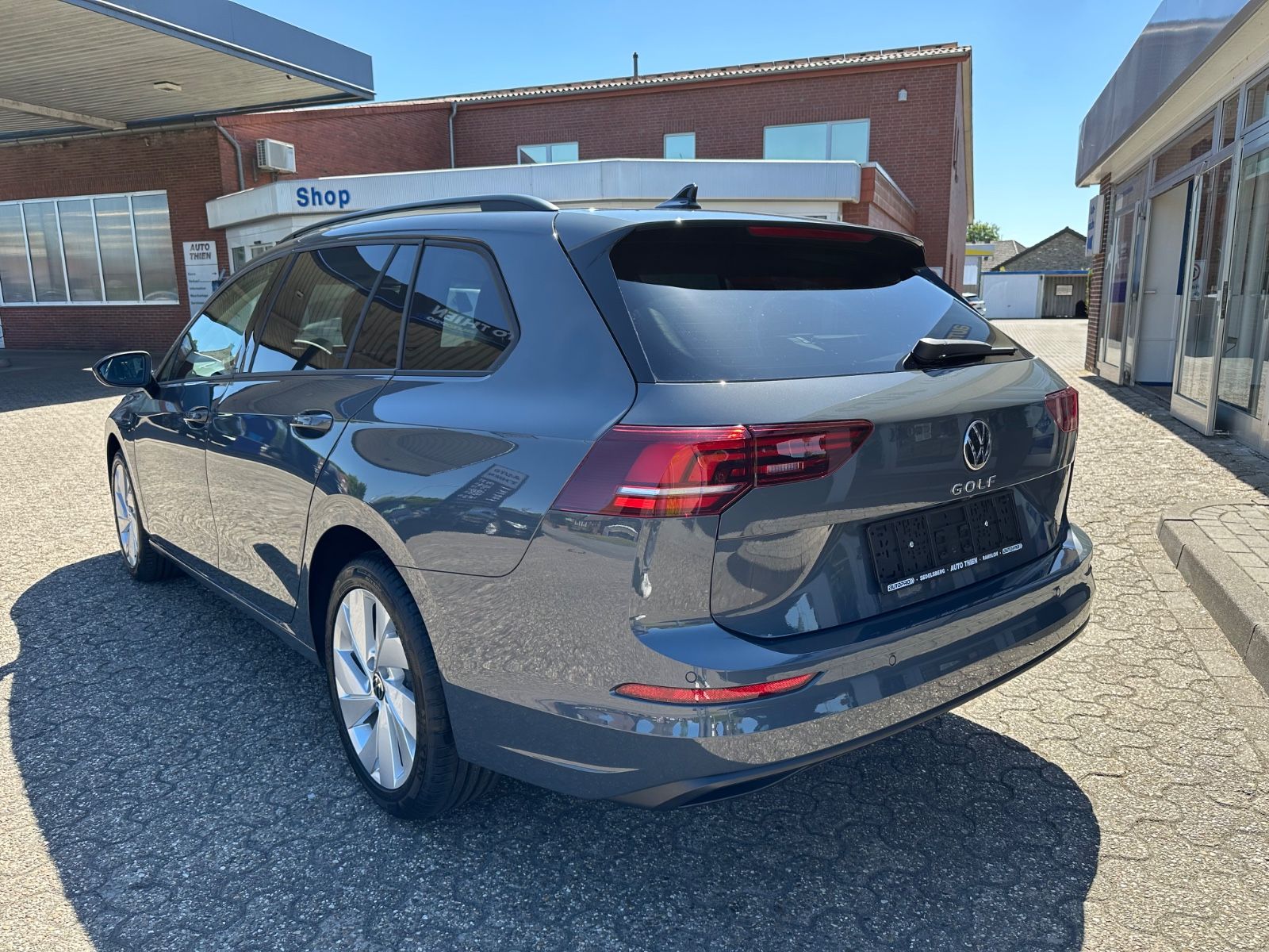 Fahrzeugabbildung Volkswagen Golf VIII Variant 1.5 TSI Life Navi/ACC/LED/Shzg