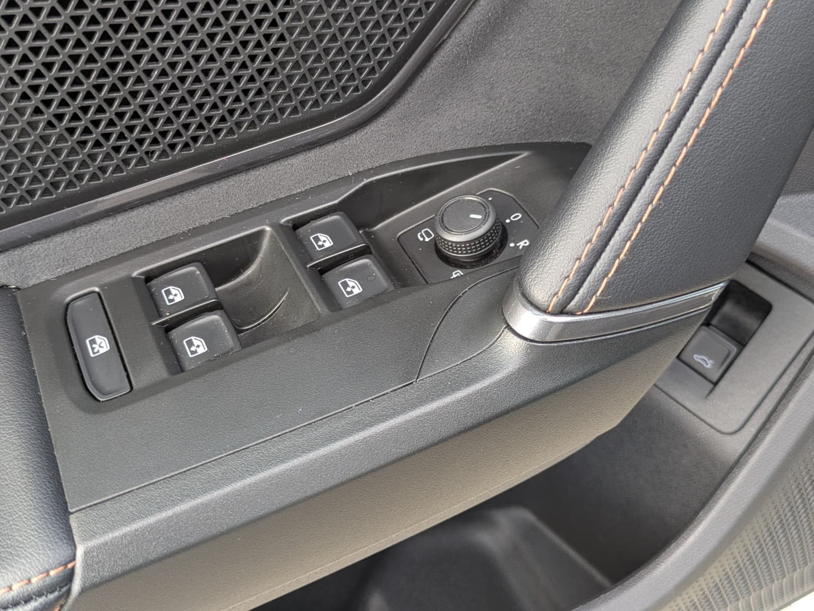 Vehicle image CUPRA Formentor 1.5 eTSI PANO*MATRIX*SENNH.*DINAM*360°