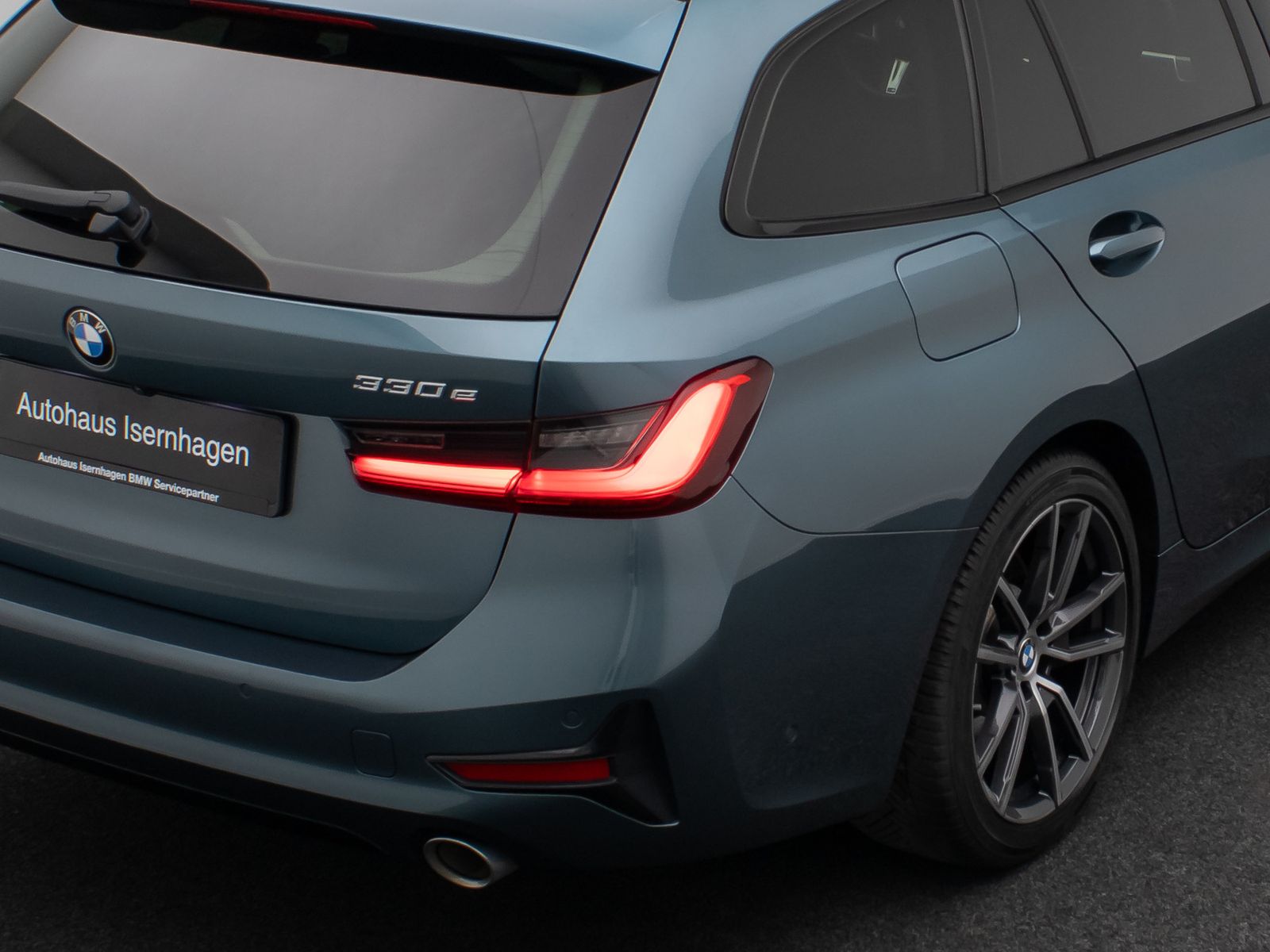 Fahrzeugabbildung BMW 330e xD SportLine Kamera DAB HiFi Stop&Go Komfor