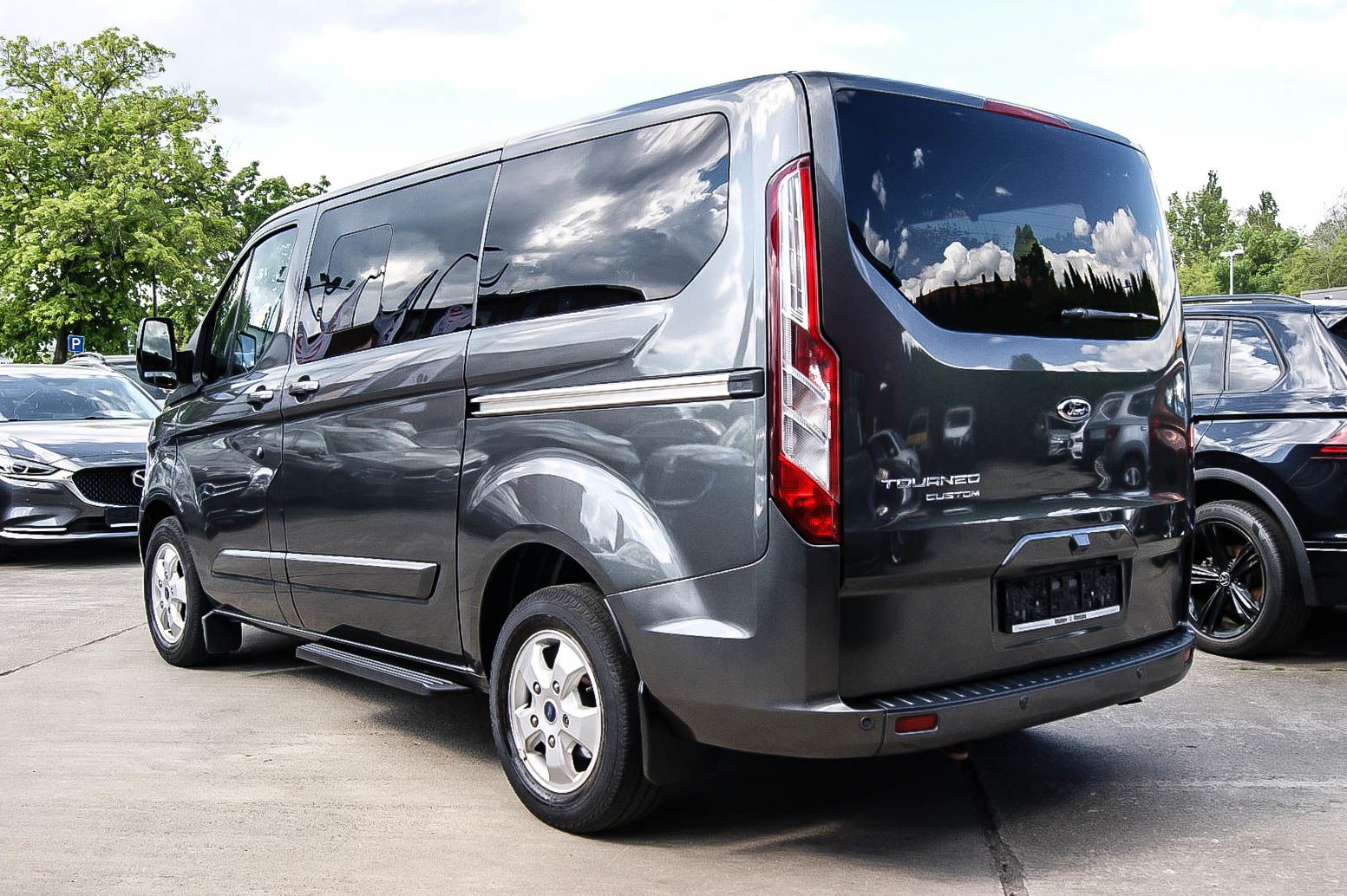 Fahrzeugabbildung Ford Tourneo Custom 2.0TDCi Auto 8-SITZE NAVI 1.HAND