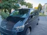 Volkswagen T6 Multivan - Volkswagen T6 Multivan mit Panoramadach