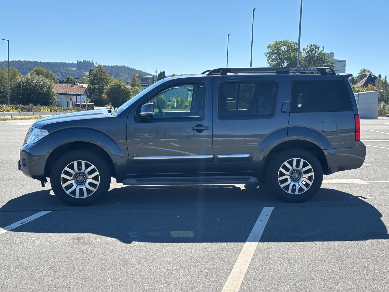 Nissan Pathfinder 3.0 dCi LE | 231 ch | BVA | 7 places | Bose | Toit ouvrant | Cuir chauffant à mémoire | Attelage amovible