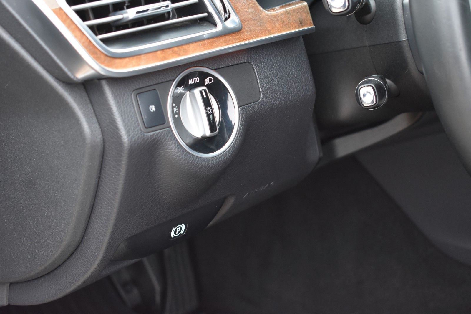 Fahrzeugabbildung Mercedes-Benz E 220 E T-Modell E 220 CDI BlueEfficiency