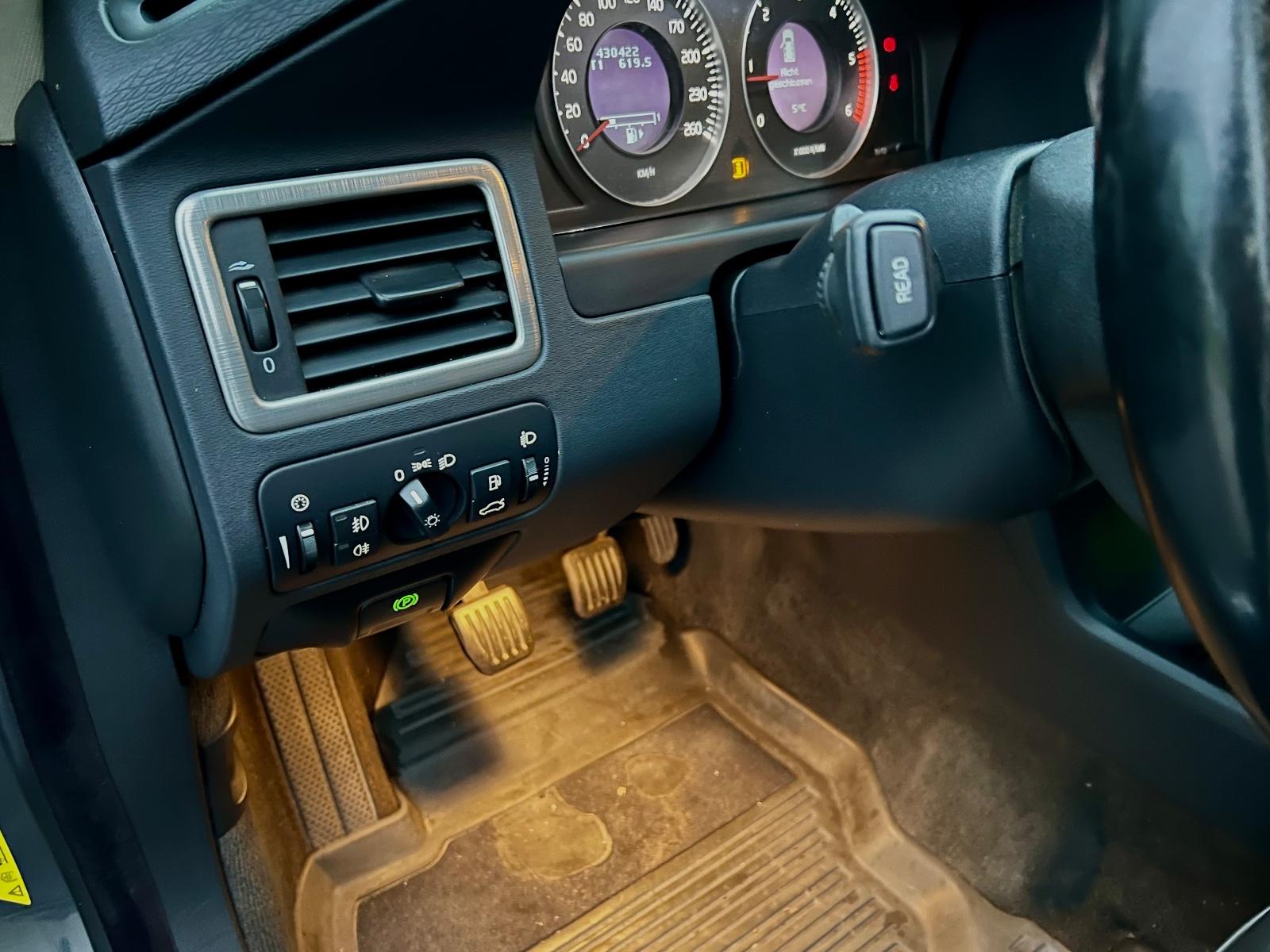 Volvo V70 2008 — photo 31