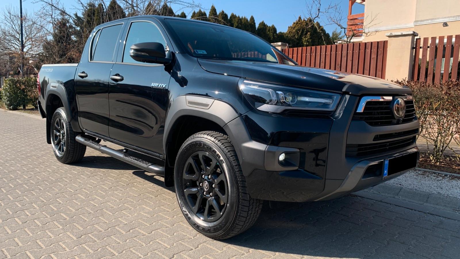 Toyota Hilux 2.8 D-4D  4X4 INVINCIBLE MY25,52.990 NETTO