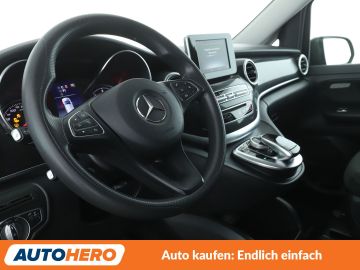 Mercedes V 220 - 11