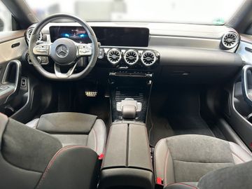 Mercedes CLA 200 Shooting Brake - 12