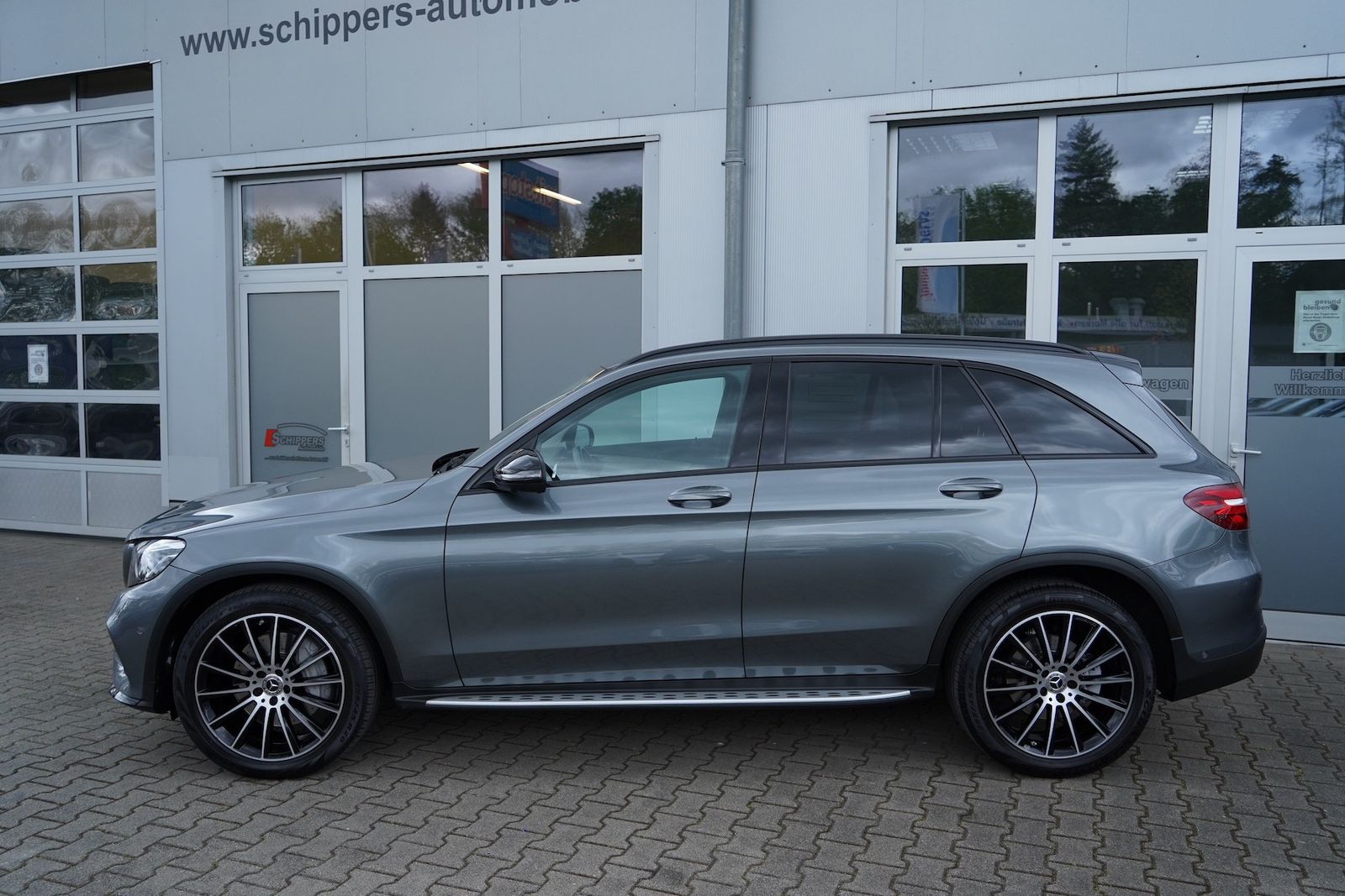 Fahrzeugabbildung Mercedes-Benz GLC 350 d 4Matic AMG COMAND|AHK|360°|LED|PANO