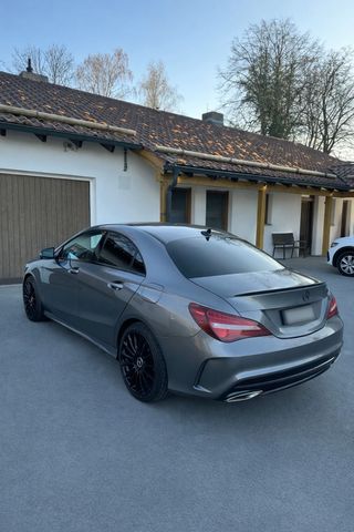 MERCEDES-BENZ Mercedes CLA 180 Coupé AMG Line | TÜV + Se...