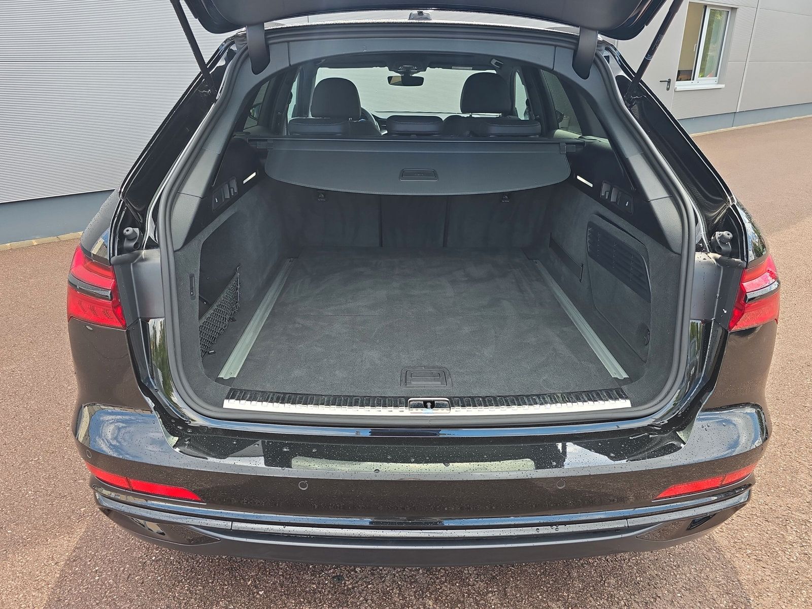 Fahrzeugabbildung Audi A6 Avant 50 TDI qu S line MATRIX ASSIS+ PANO AHK