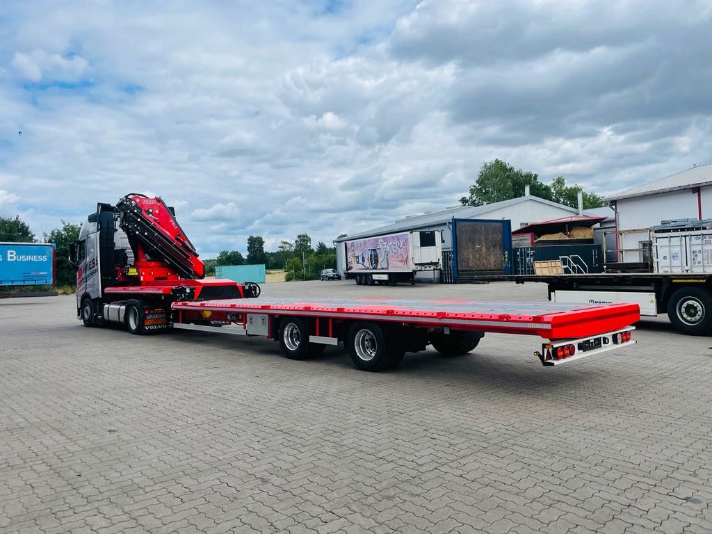 Fahrzeugabbildung Andere Wiese Stufensattel Tieflader mit Kran Fassi F545
