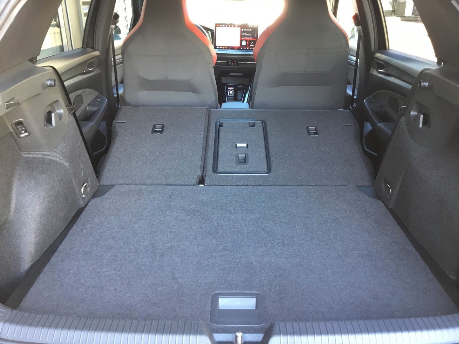 Fahrzeugabbildung Volkswagen Golf GTI+MatrixLED+18"+AHK+Pano+H&K+ACC