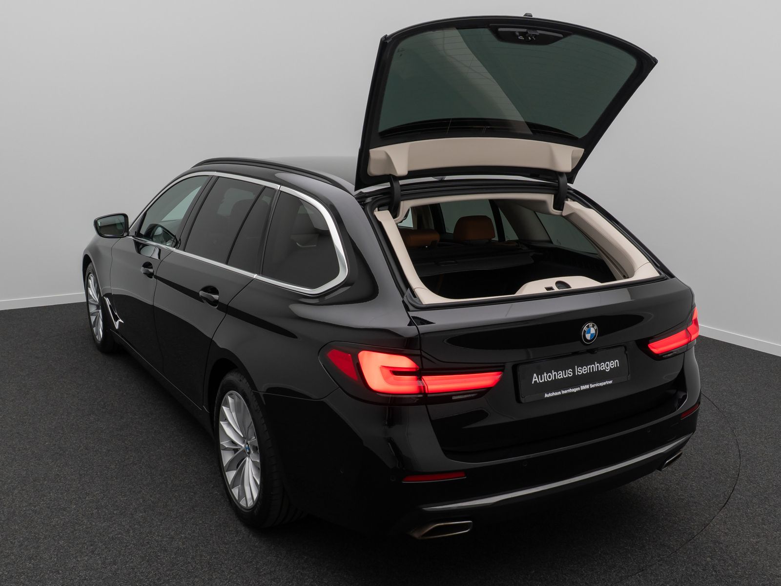 Fahrzeugabbildung BMW 520d xD Luxury Line DAB HUD Kamera Laser Komfort