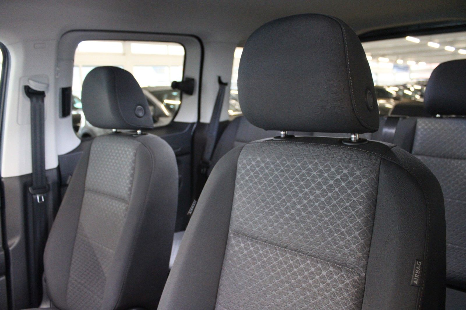 Fahrzeugabbildung Ford Tourneo Connect Titanium Automatik ACC CAM GJR