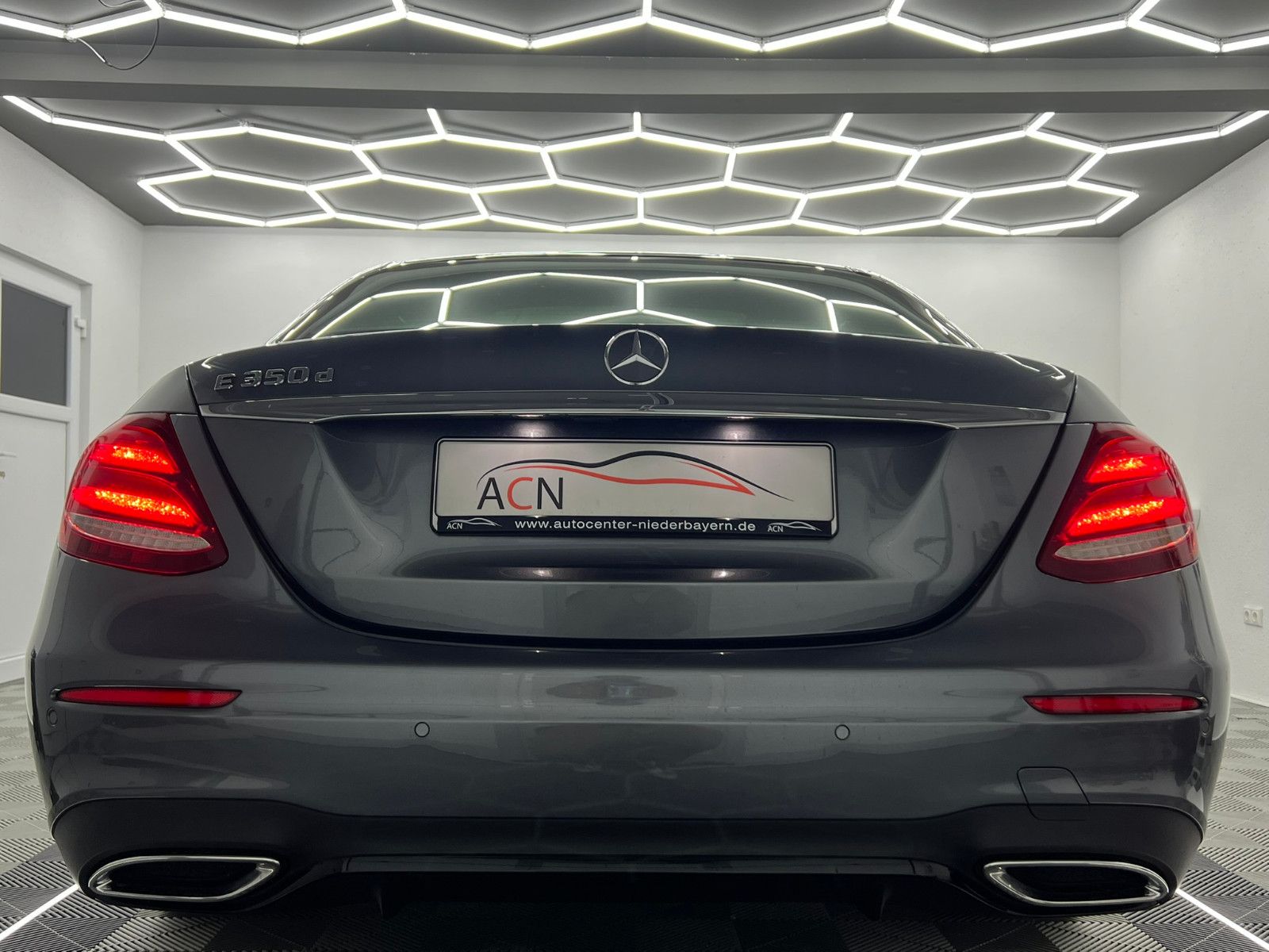 Fahrzeugabbildung Mercedes-Benz E 350 d Lim. AMG-LINE/BURMESTER/ACC/PANO/WIDE