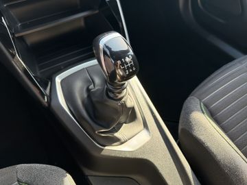 Peugeot 2008 1.2 PureTech 100 Active NAVIKAMERATEMP.
