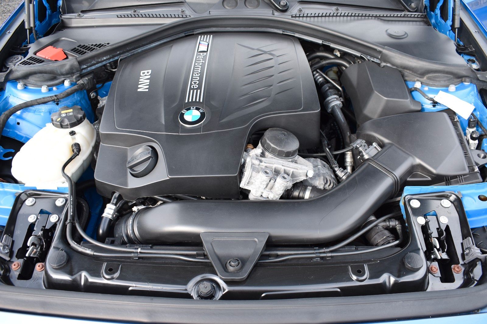 Fahrzeugabbildung BMW BMW M135i xDrive H&K 19 Zoll Navi Prof