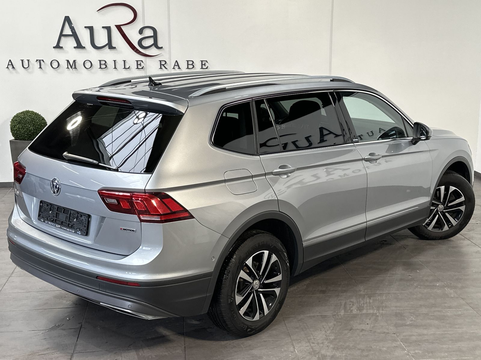 Fahrzeugabbildung Volkswagen Tiguan Allspace 4M United 7-Sitzer NAV+LED+KAMER