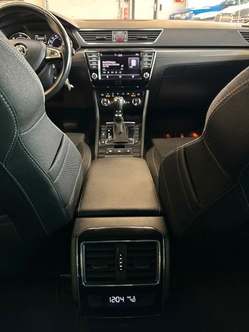 Skoda Superb Combi Style 4x4 *Shz*PDC*AHK*