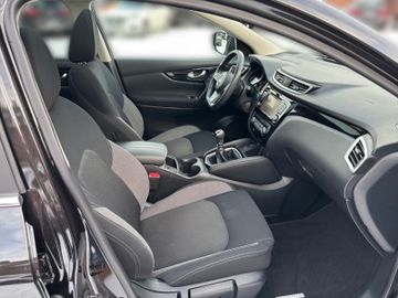 Nissan Qashqai 1,3 Zama AHK Glasdach