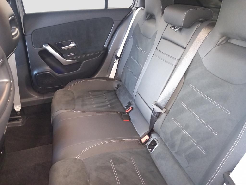 Fahrzeugabbildung Mercedes-Benz A 200 Kompaktlimousine AMG Line*Night Paket*LED