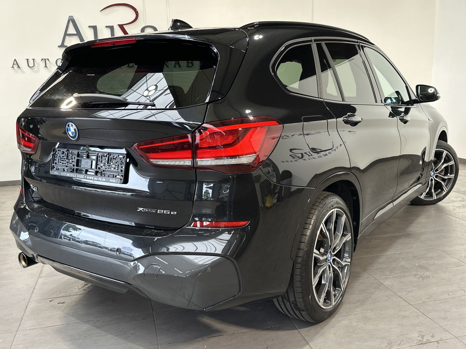 Fahrzeugabbildung BMW X1 xDrive25e M-Sport NAV+LED+HIFI+KAM+KEYLESS-GO